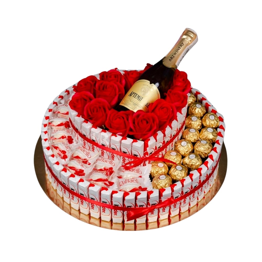 Luxurious heart-shaped sweet