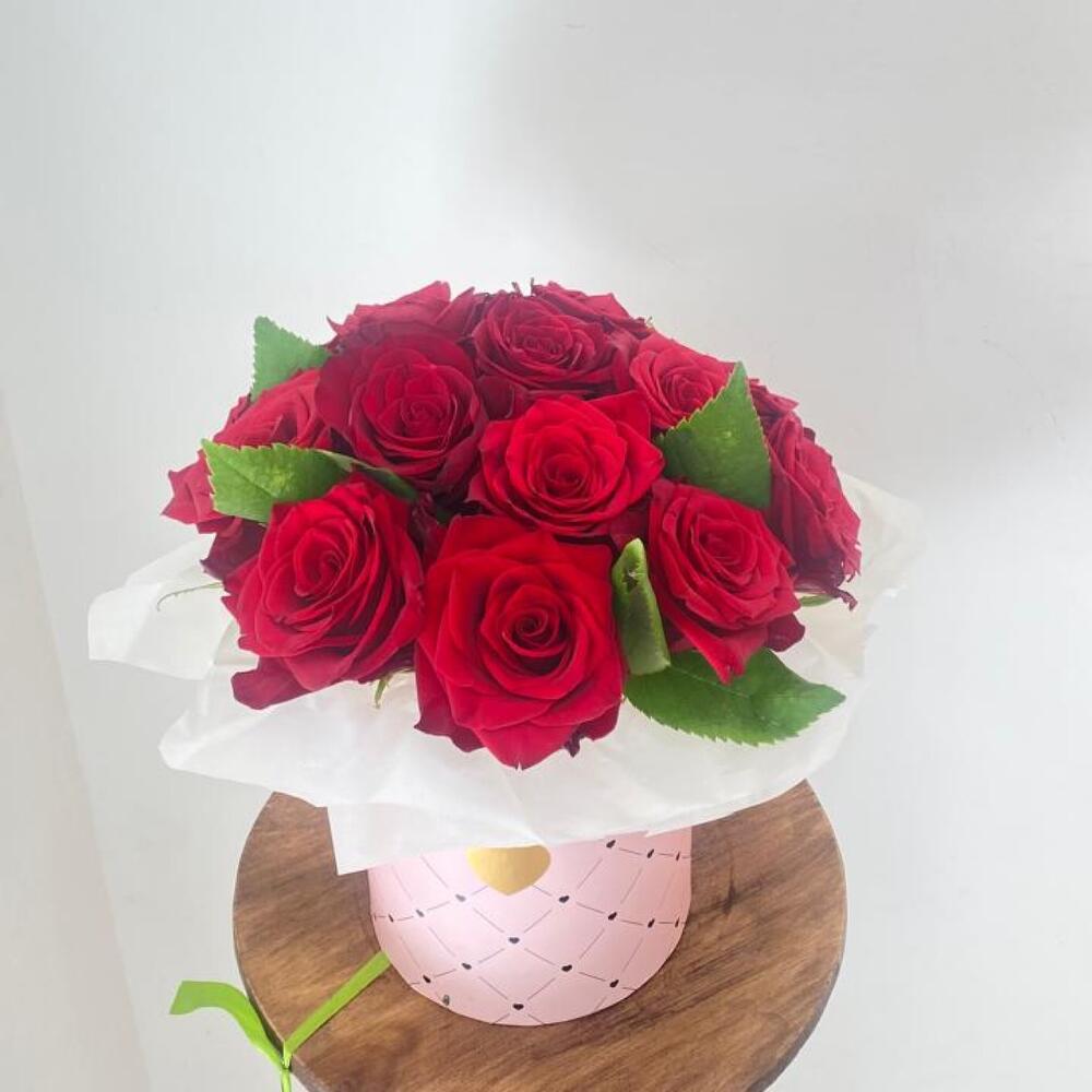 Flowers in a Box "Lili" with red roses