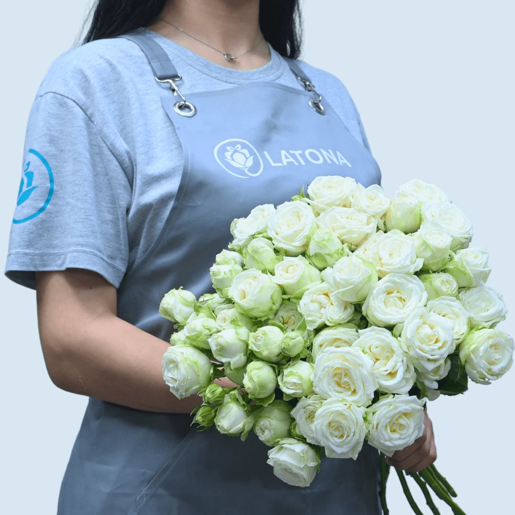 Ծաղկեփունջ Miss Bombastic փնջային պիոնանման վարդերով