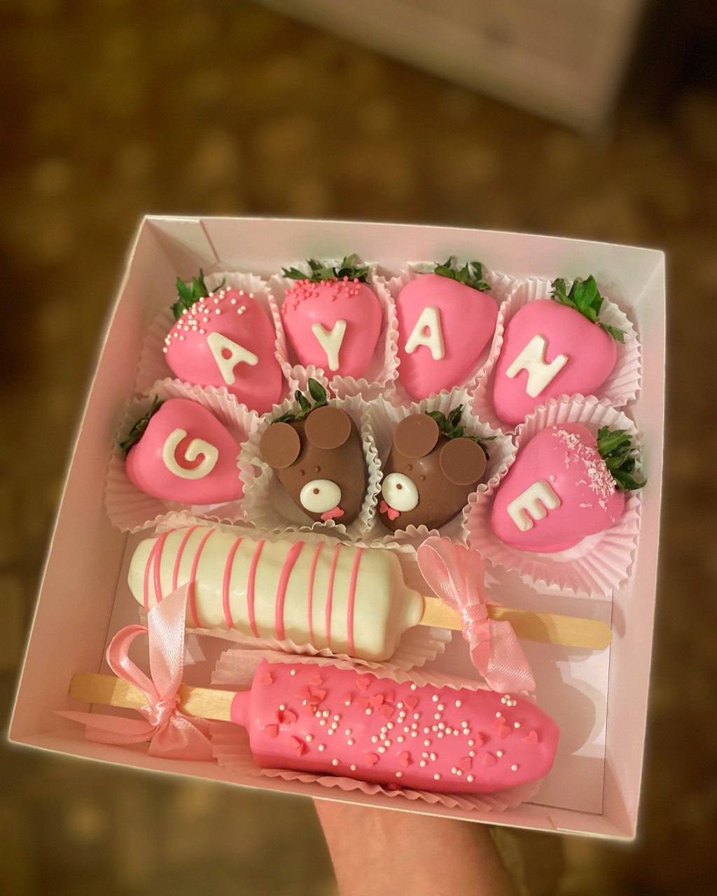 Personalized box with strawberry and banana