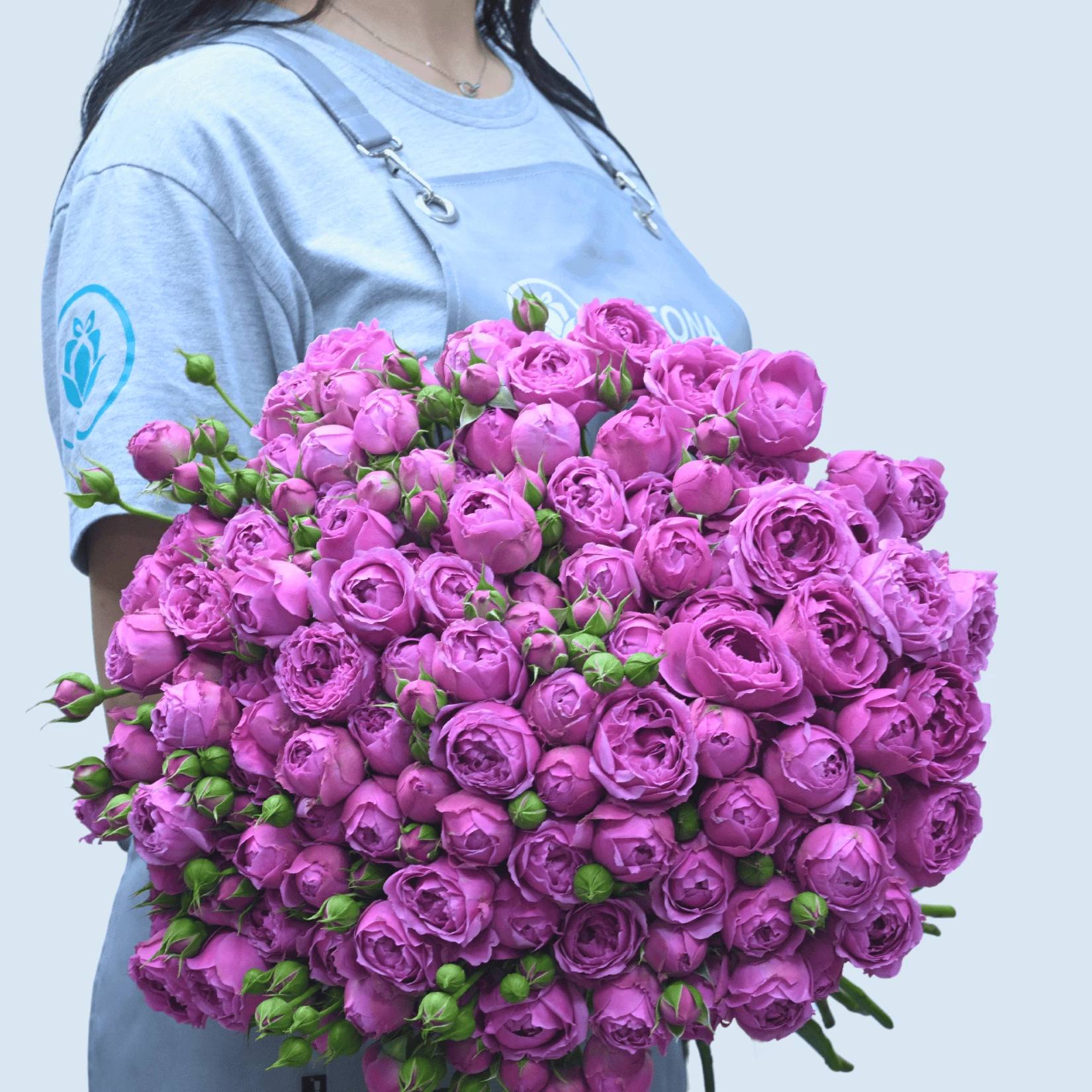Bouquet with Medium Misty Bubbles Peony Spray Roses