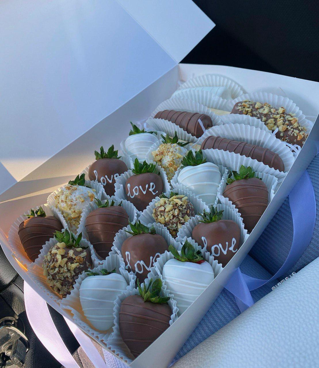 Set: strawberry, banana