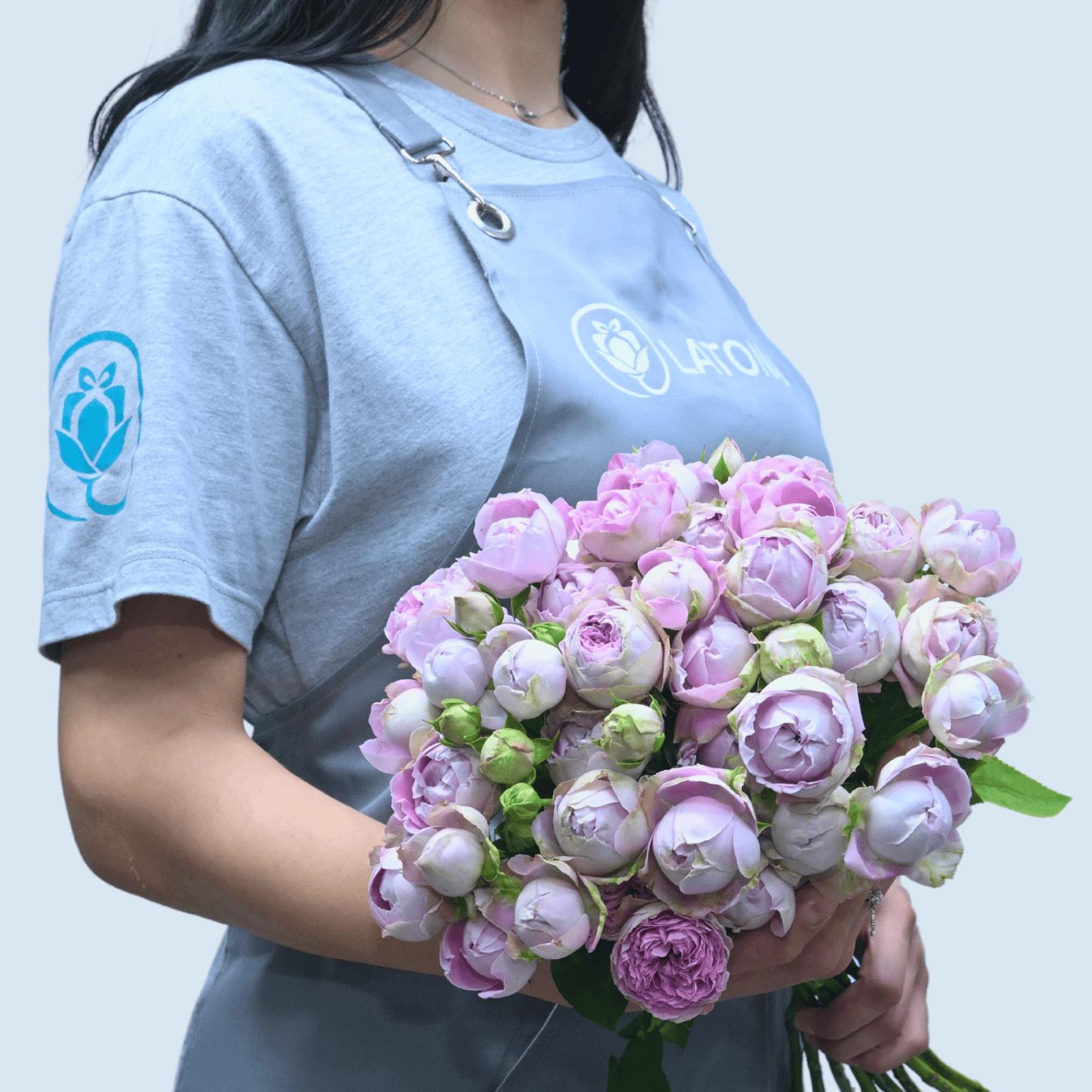 Bouquet with Blossom Bubbles Spray Roses
