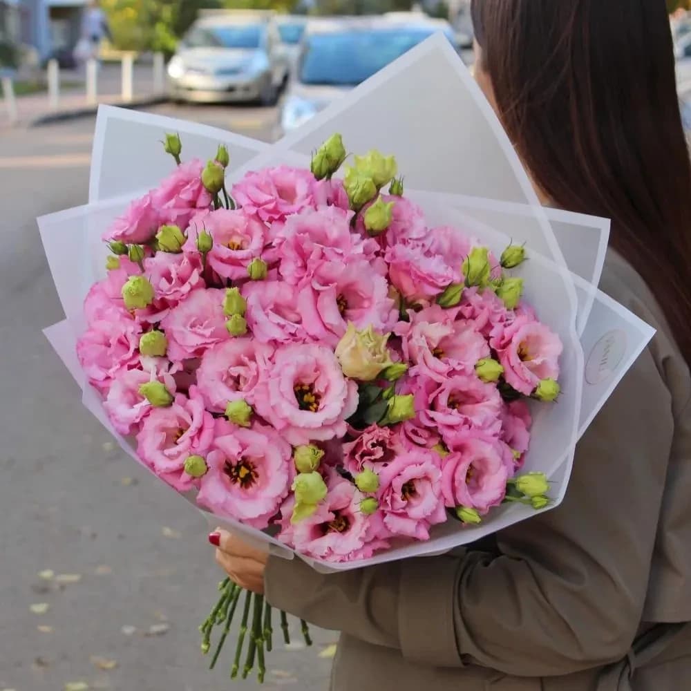 Pink Harmony with lisianthus flowers