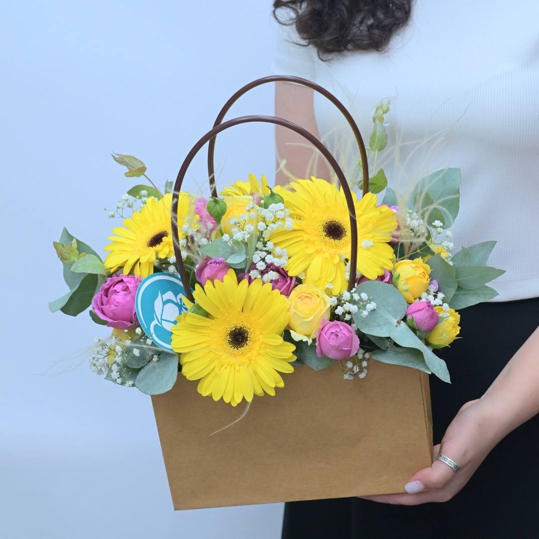 Sunny Mood — Букет с герберами в крафтовой сумочке