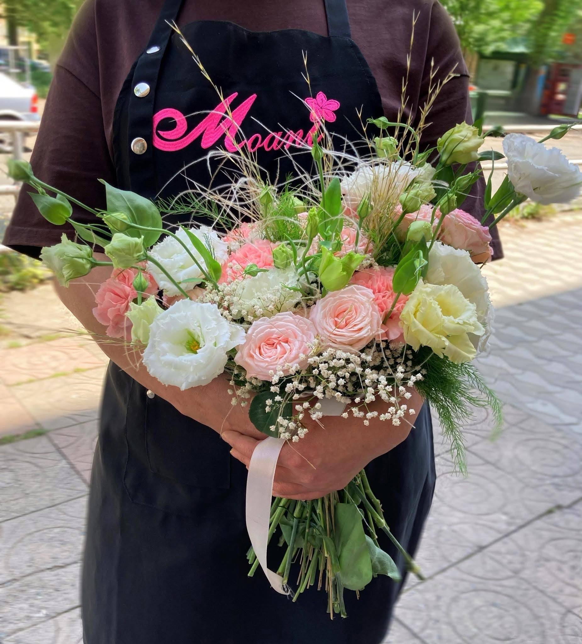 Mono Bouquet