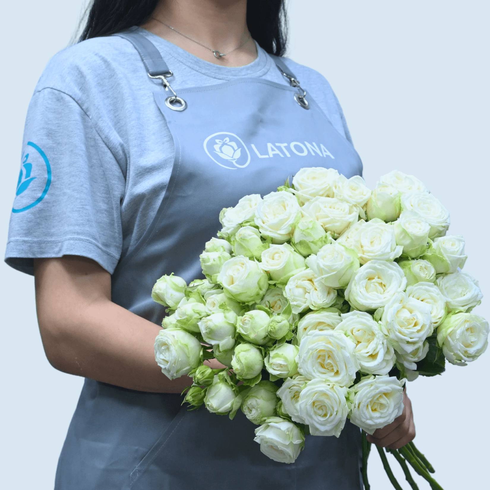 Ծաղկեփունջ Miss Bombastic փնջային պիոնանման վարդերով