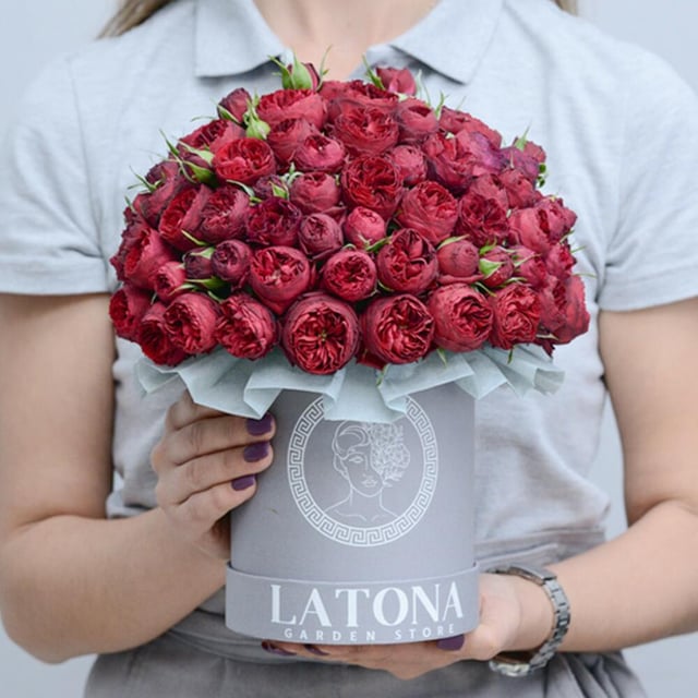 Flowers in a Box "Victoria" with red Peony Roses