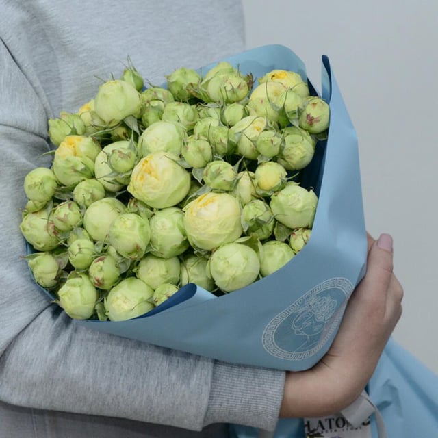 Bouquet "Kratos" with Peony Spray Roses