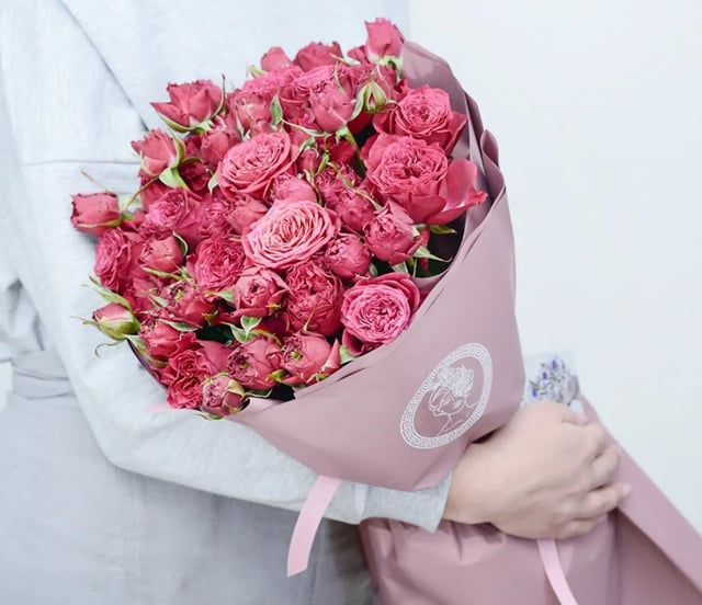 Bouquet "Momus" with spray roses