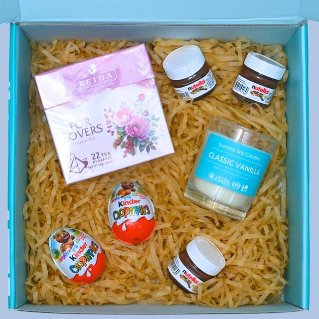 Gift Box with Tea and Vanilla Candle