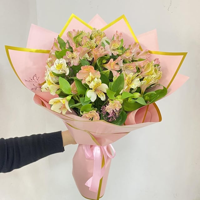 Bouquet "Alisa" with Alstromeria