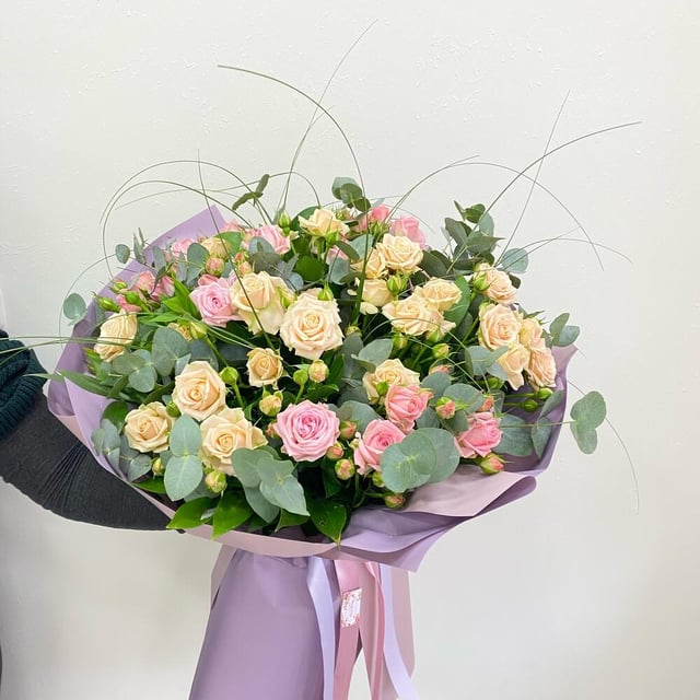 Bouquet "Lili" with spray roses