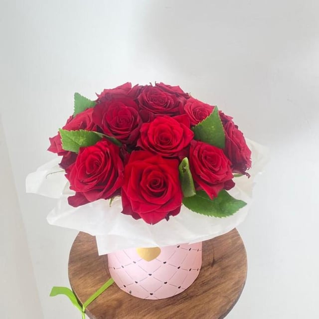 Flowers in a Box "Lili" with red roses