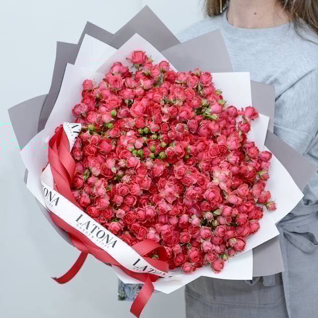 Bouquet "Ariel" with Spray Roses