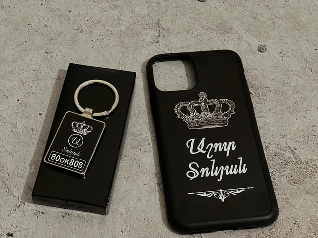 Հեռախոսի պատյան և կախազարդ