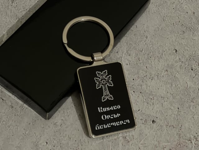 Հեռախոսի պատյան և կախազարդ