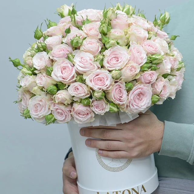 Flowers in a Box "Emily" with beige Peony Roses