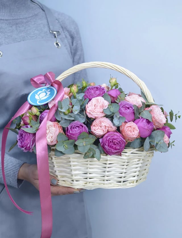 Flower in a Basket ‹CAMILA› with peony roses